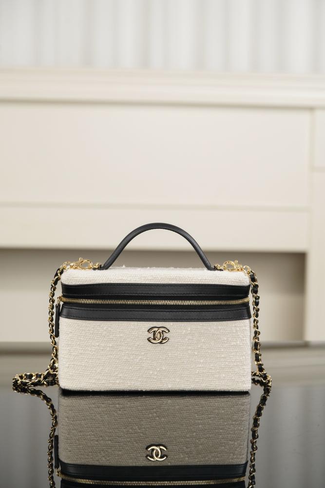 CHANEL Vanity with Chain