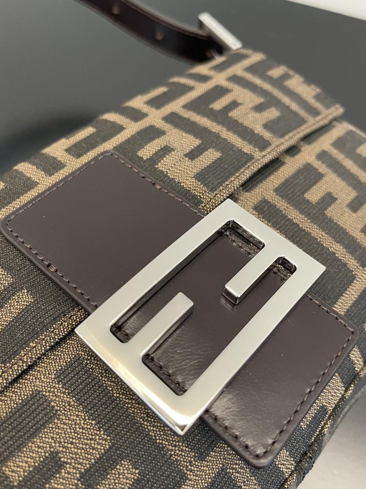 FENDI Baguette Bag