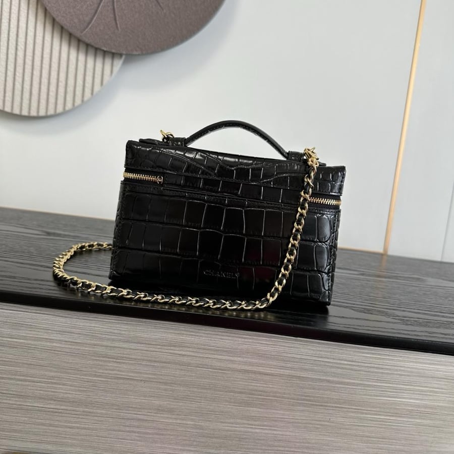 CHANEL Vanity with Chain