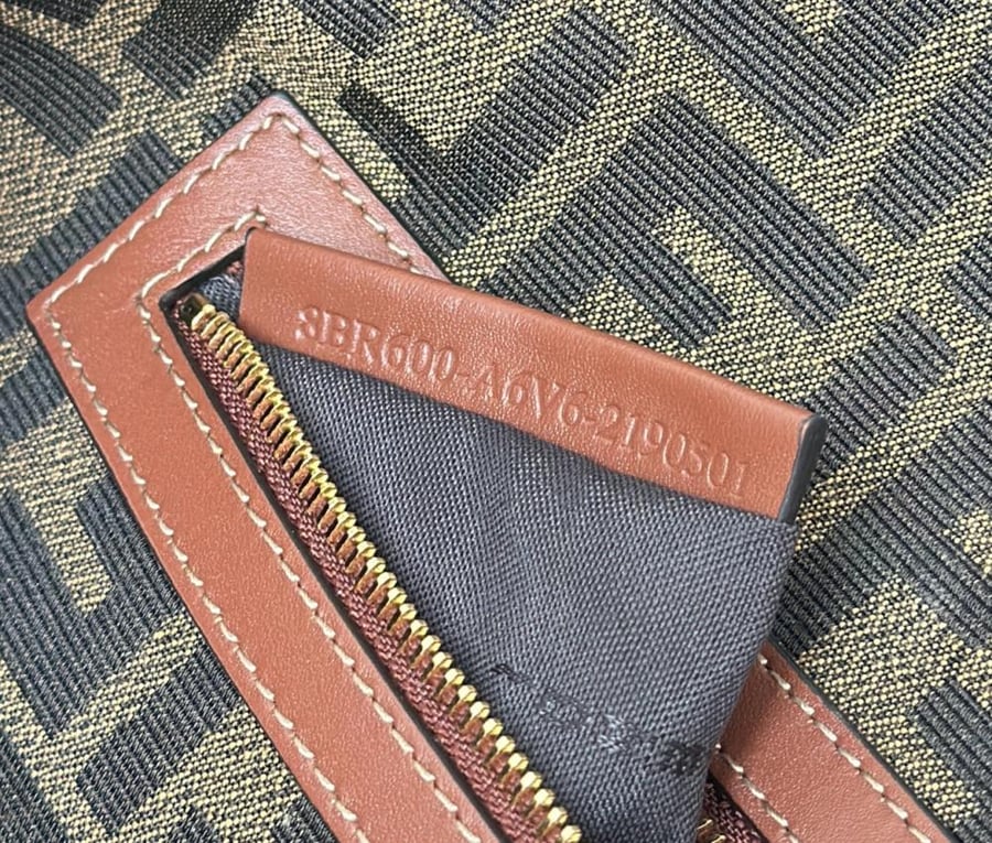 Baguette Mini Hazelnut-stitch raffia-effect material bag