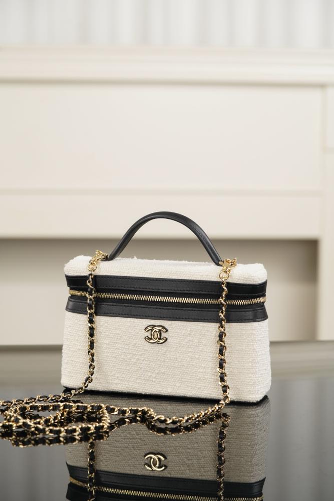 CHANEL Vanity with Chain