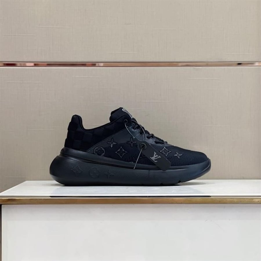 Louis Vuitton Trainer Sneaker – LVS081