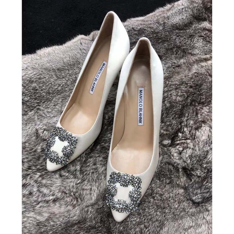 Manolo Blahnik Hangisi Satin Jewel Buckled Pumps – White (Woman)