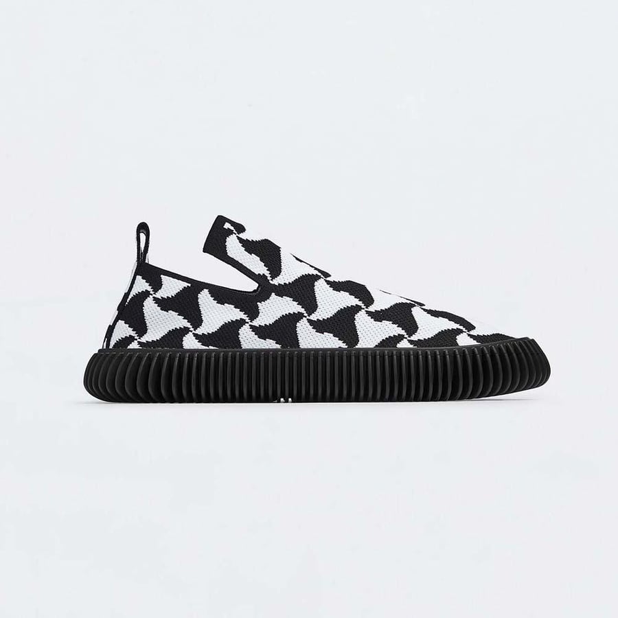 Bottega Veneta Ripple Wavy Triangle Tech Knit Slip-on Sneakers – Black (Unisex)
