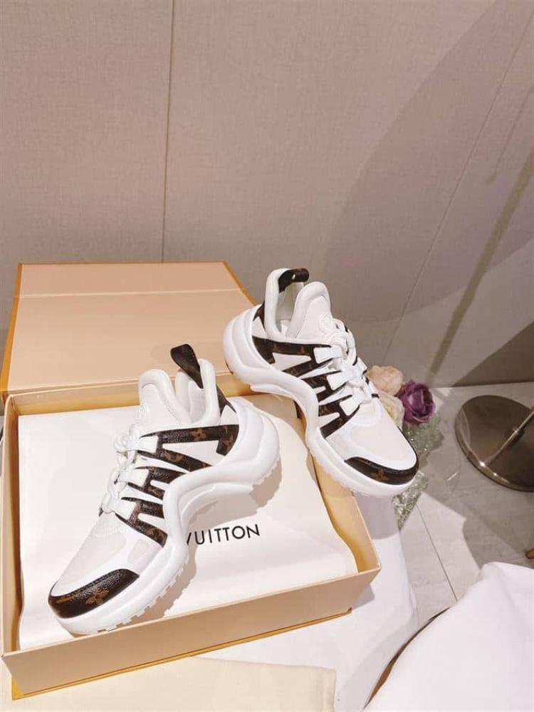Louis Vuitton Archlight Trainers – LVS106 (Woman)