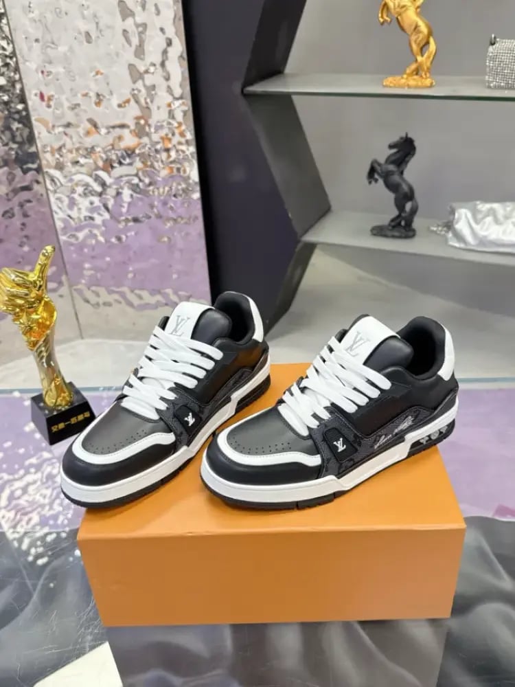 Louis Vuitton Trainer Sneaker – LVS317