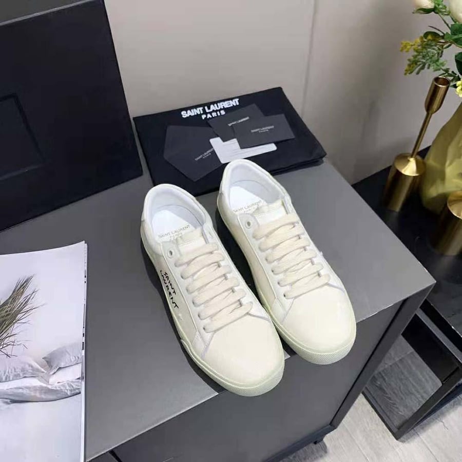Saint Laurent Court Classic SL06 Sneakers Embroidered with Saint Laurent (Woman)