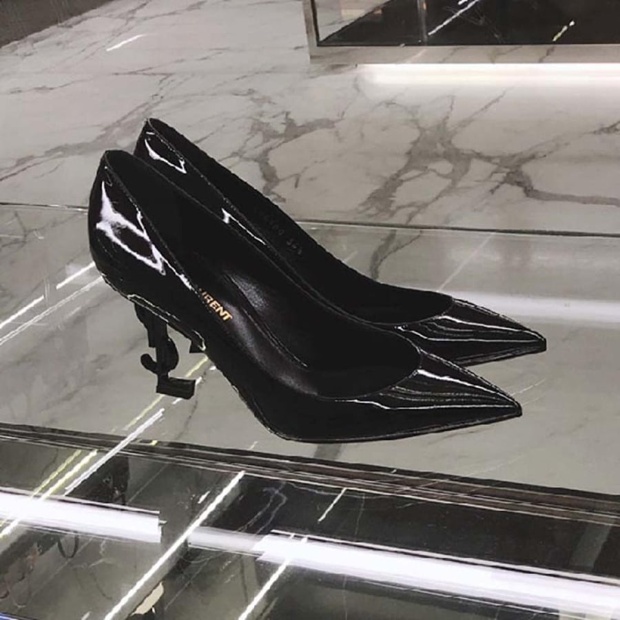 Saint Laurent Opyum 110 Pump in Black Patent Leather – Black (Woman)