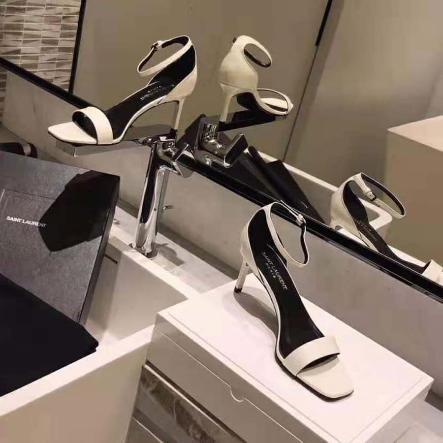 Saint Laurent Amber Sandals in Patent Leather 8.5cm Heel – Beige (Woman)