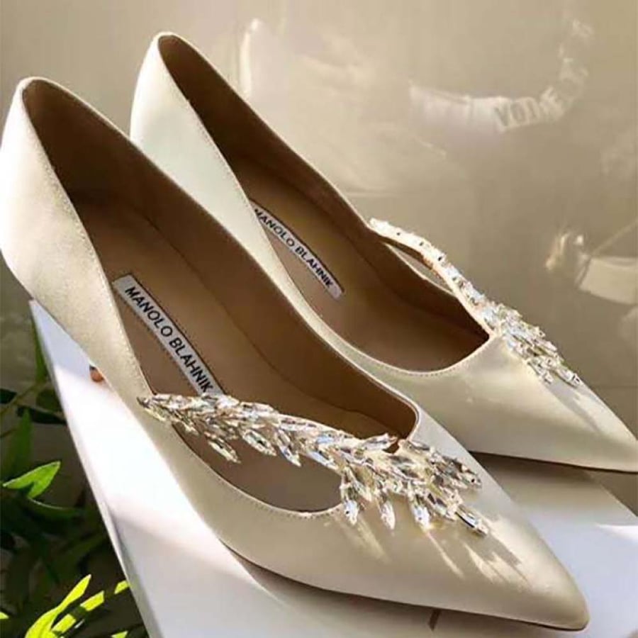 Manolo Blahnik Nadira Satin Jewel Buckle Pumps 90mm Heel – White (Woman)