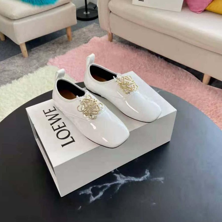 Loewe Soft Derby Anagram in Patent Calf – White (Woman)