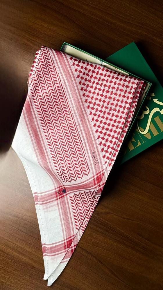 شماغ  كلاسك فاتح ملكي خاص