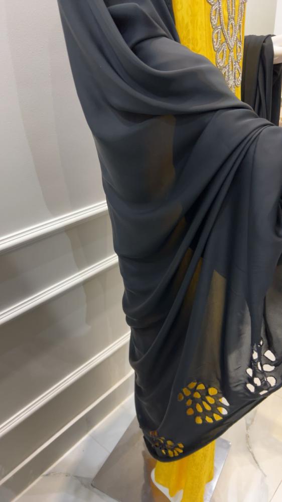 عبايه راس اماراتية مخرمه شك
