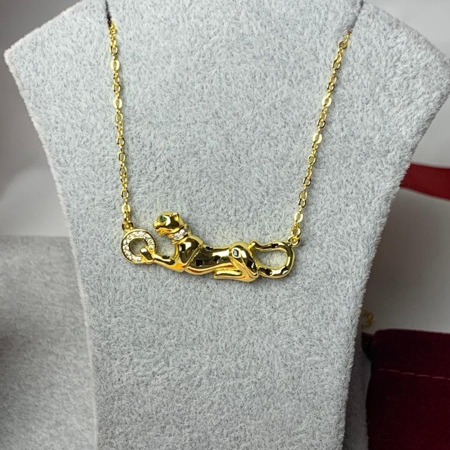 A necklace inspired by Cartier gold