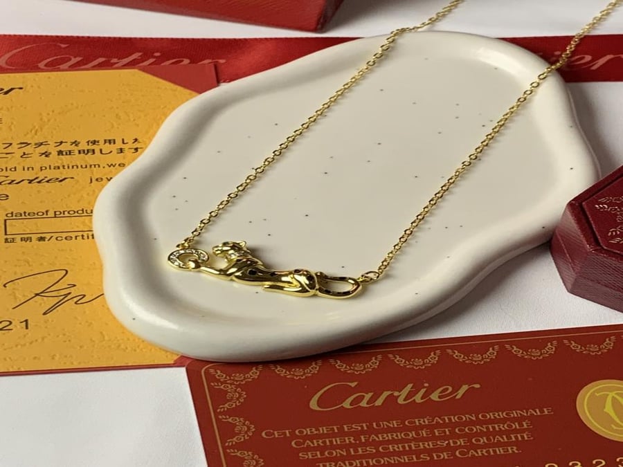 A necklace inspired by Cartier gold