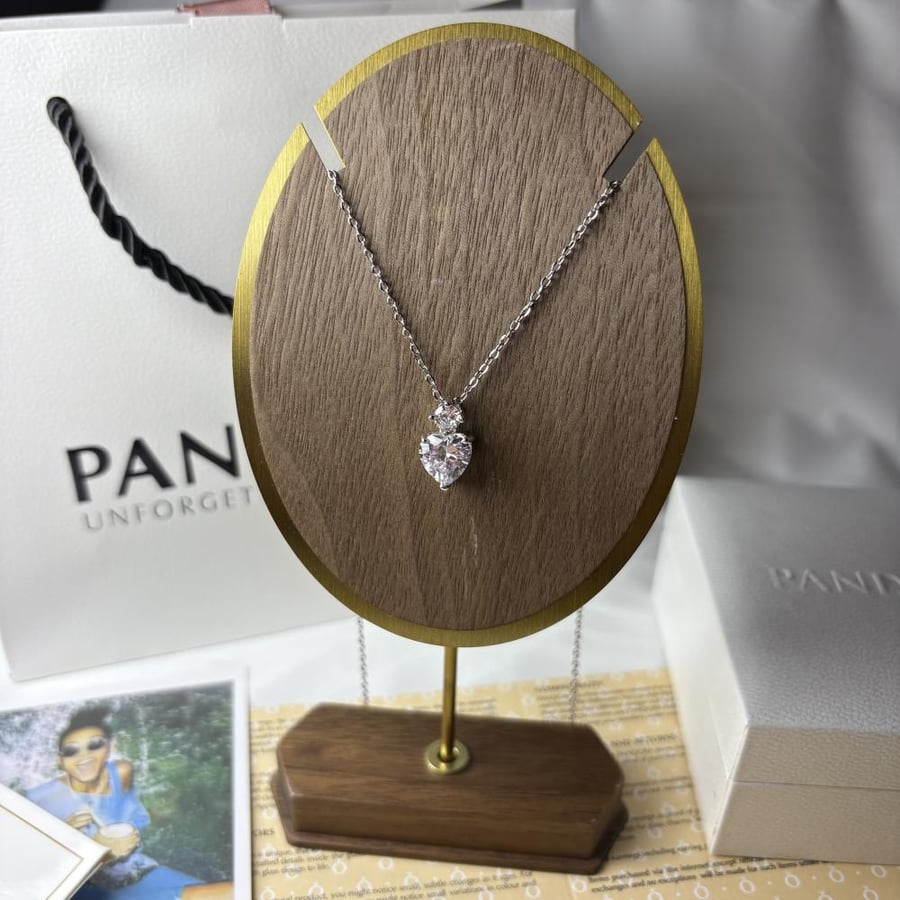 A necklace inspired by Pandora silver