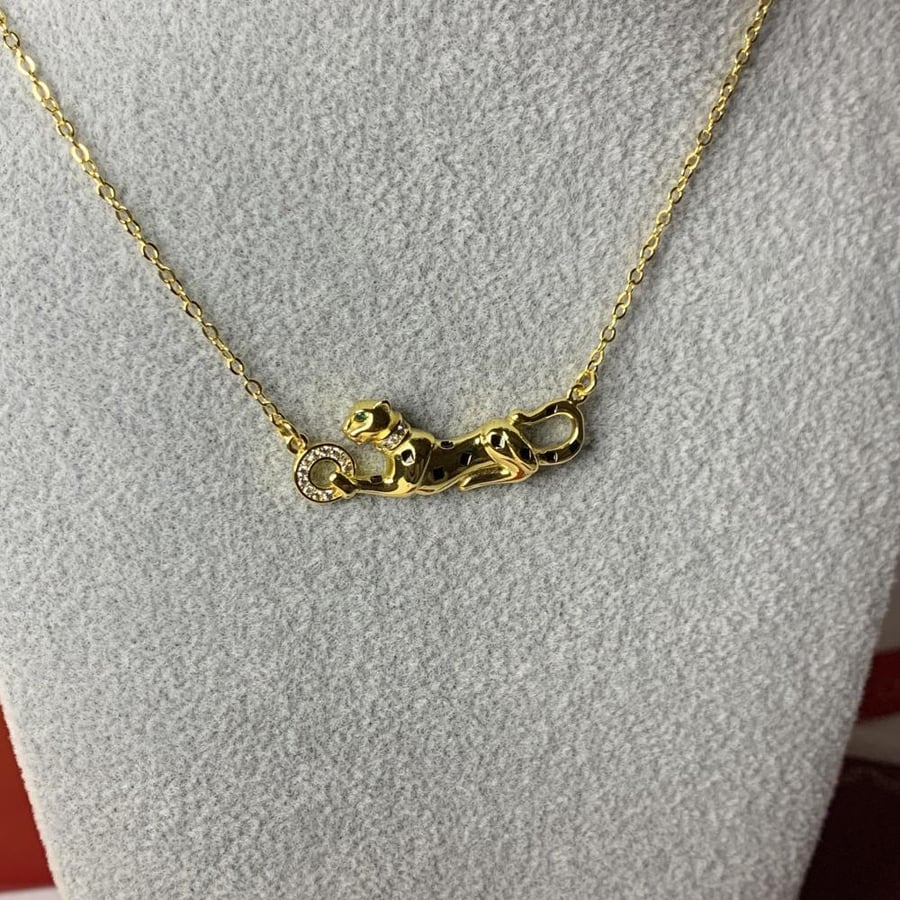 A necklace inspired by Cartier gold