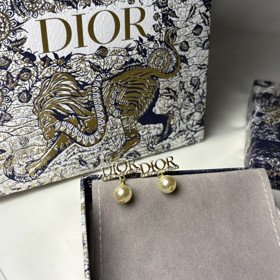 Earring inspired by Dior gold
