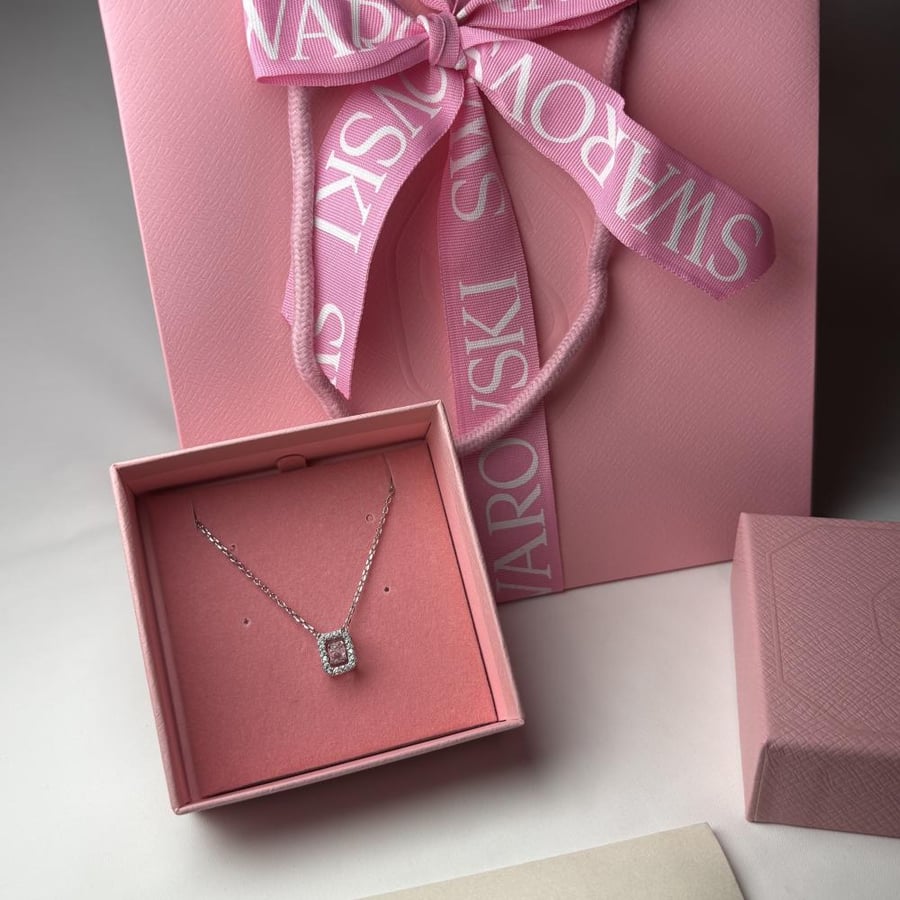 A necklace inspired by Swarovski silver