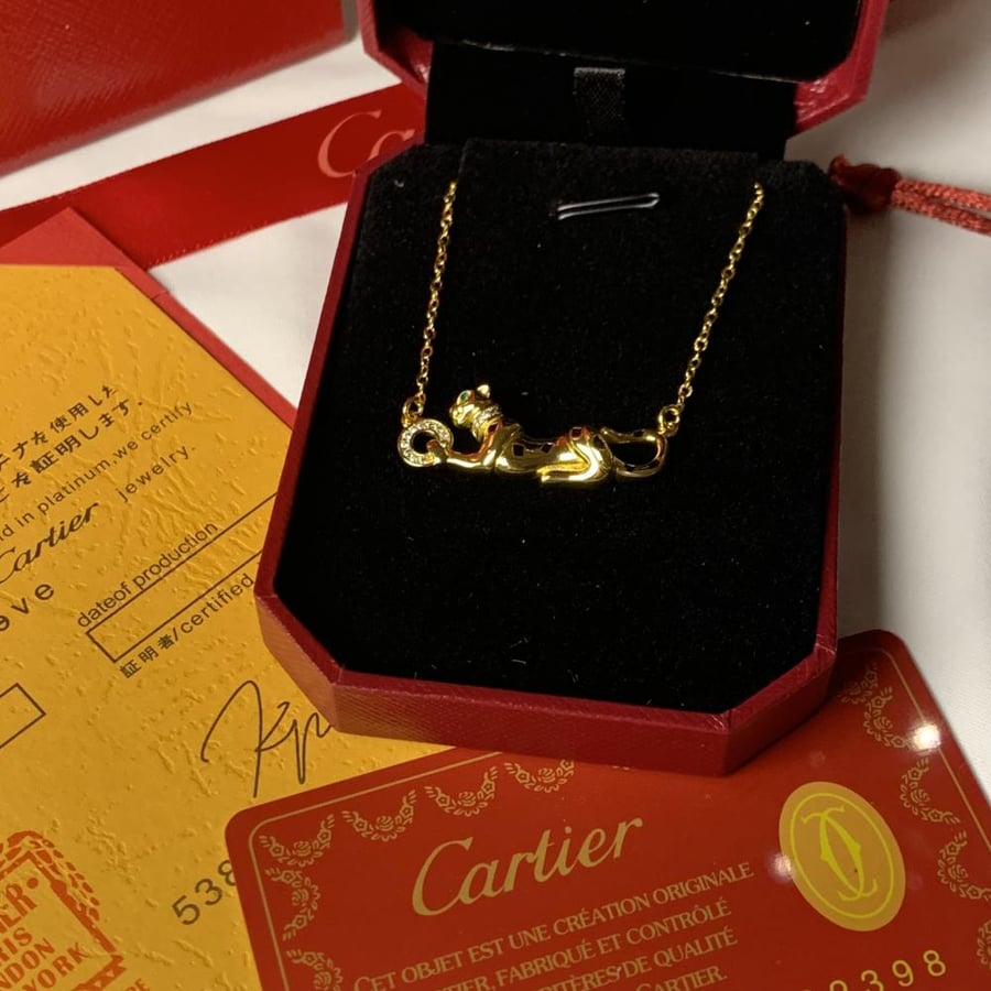 A necklace inspired by Cartier gold