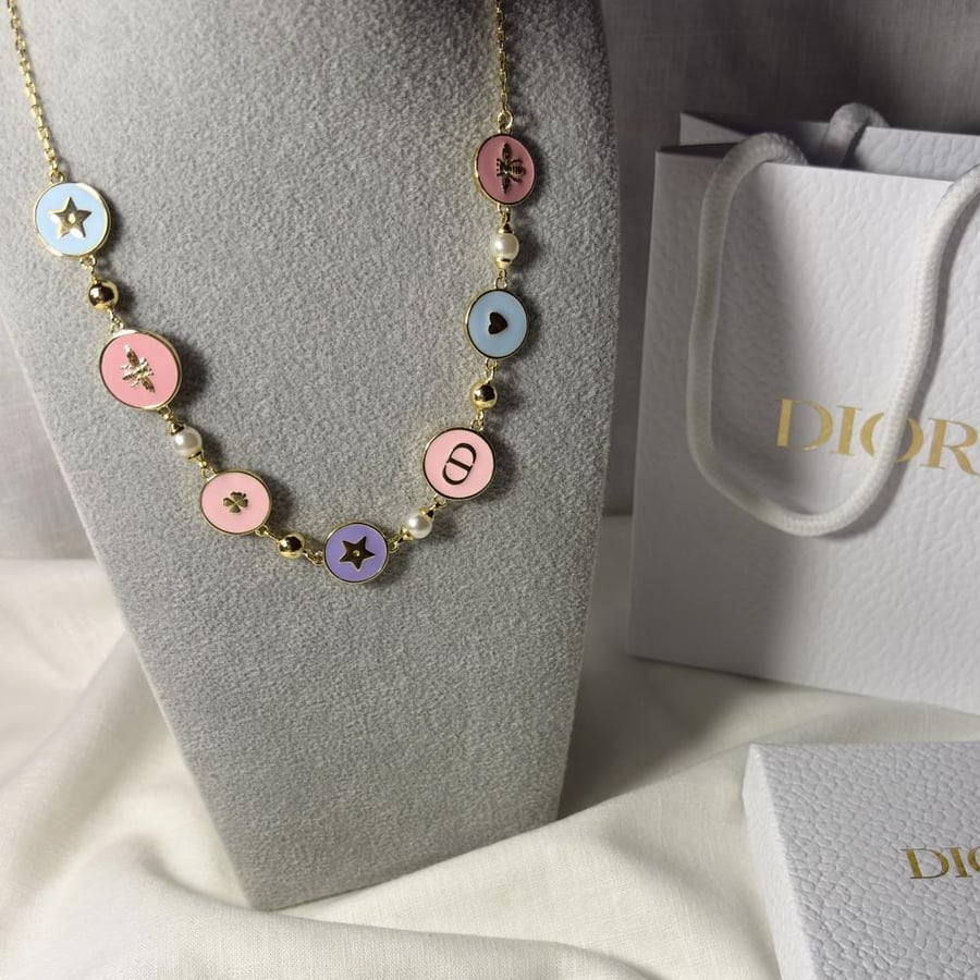A necklace inspired by Dior