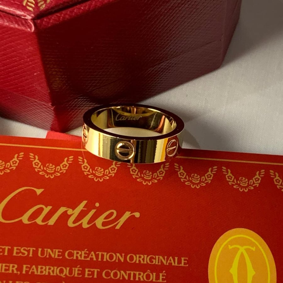 A ring inspired by Cartier without gold stones