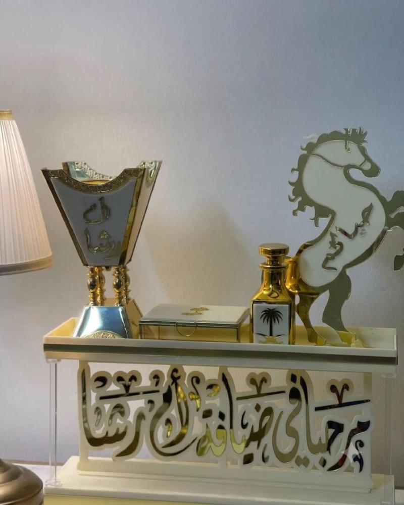 مبخرة مع دهن عود