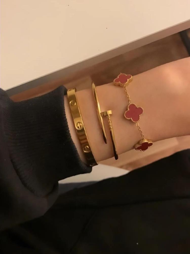 اساور نسائية ماركة