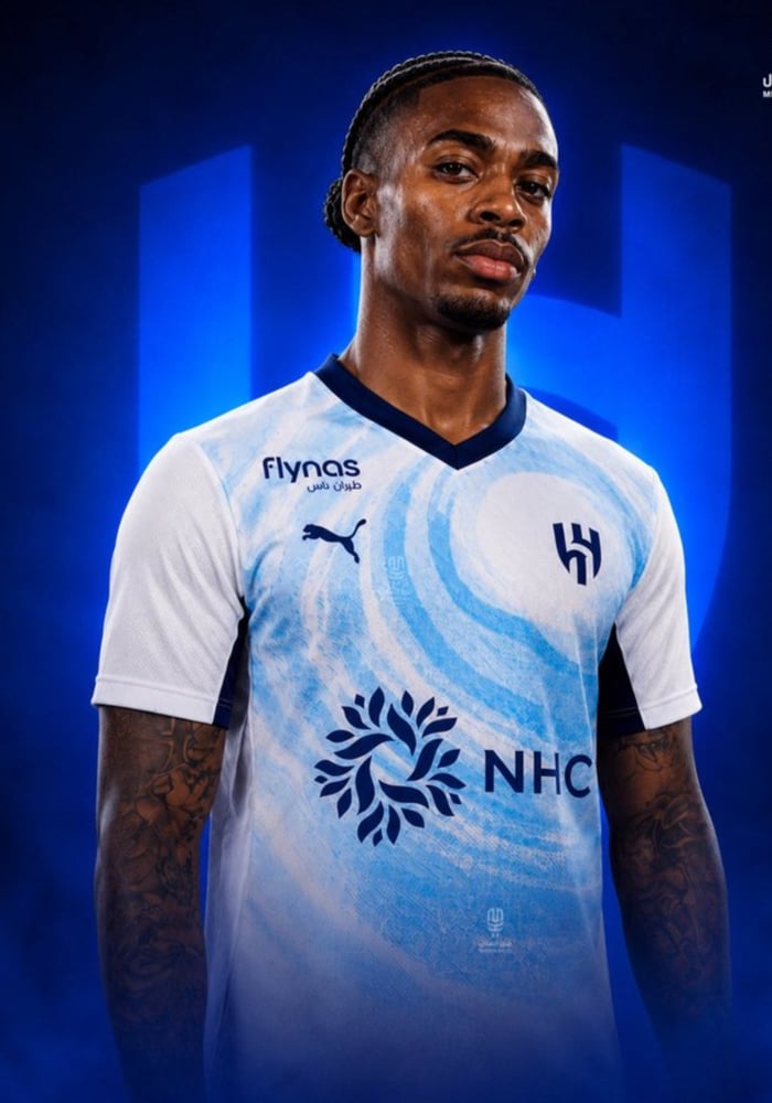 بكج الهلال الرسمي من Puma يضم القميص الأساسي الأزرق والقميص الاحتياطي