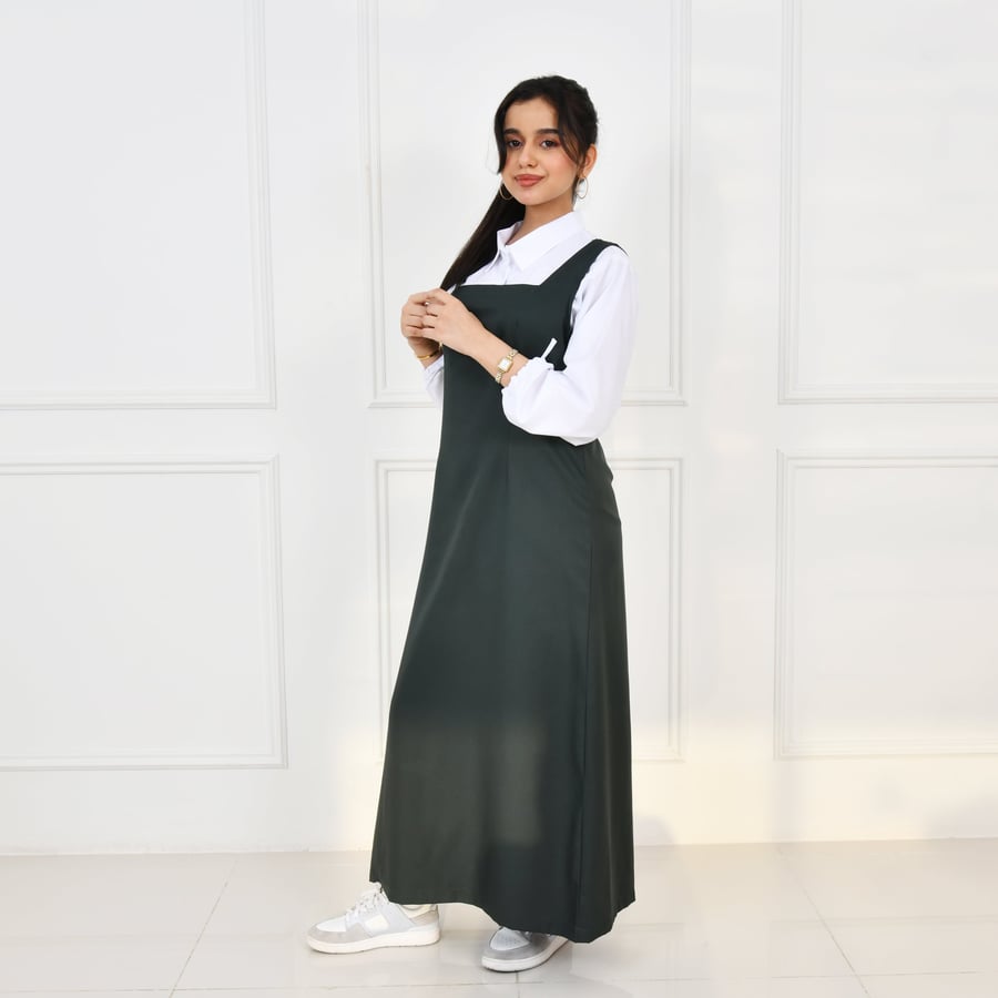طقم مريول متوسط زيتي مع شميز أبيض كلاسيكي - عصري- LAXEN