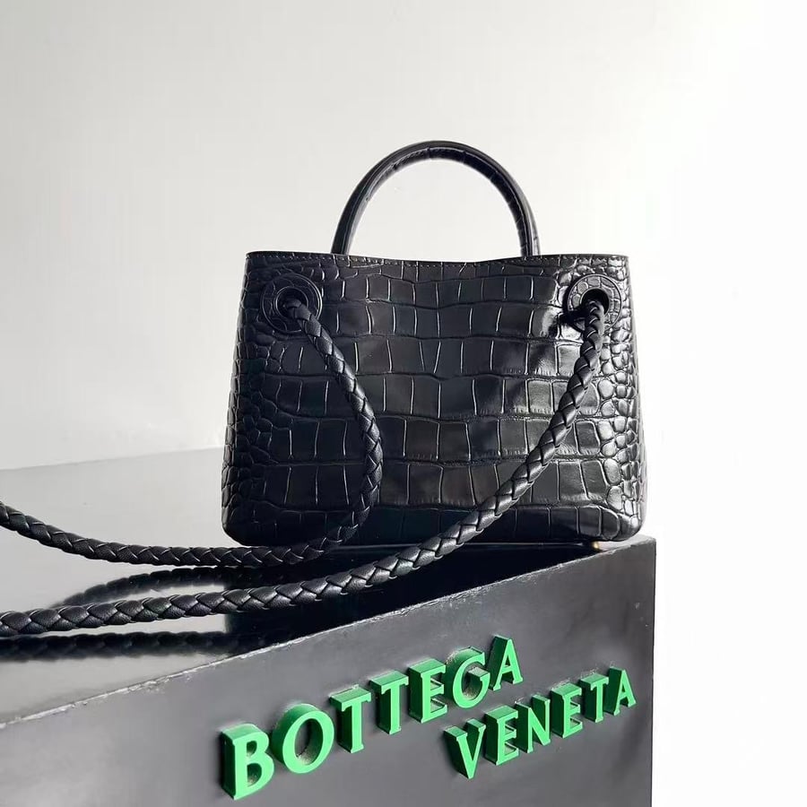 بوتيغا ميني انديامو جلد بقري | Bottega Mini Andiamo
