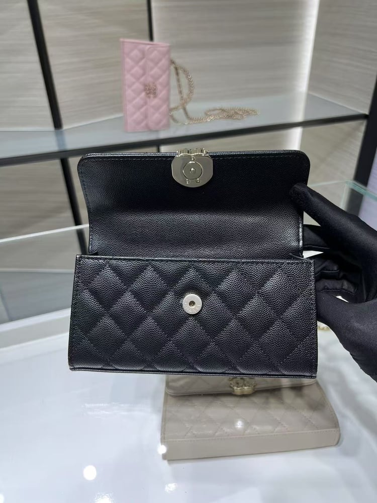 Chanel Top Handle Caviar Iشانيل توب هاندل كافيار منقط