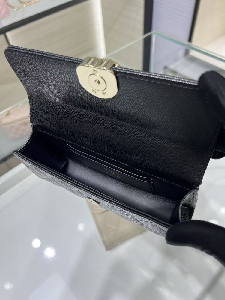Chanel Top Handle Caviar Iشانيل توب هاندل كافيار منقط