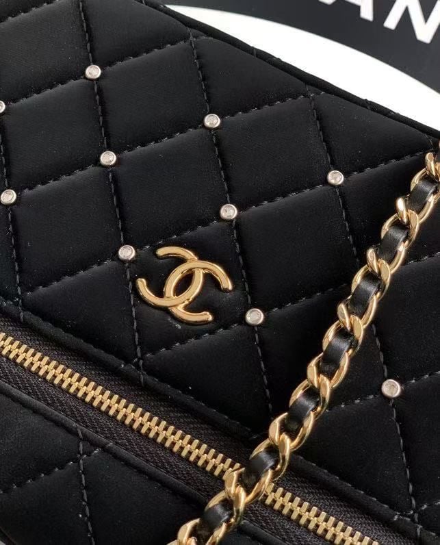 Vanity with chain - Velvet, diamanté | Chanel vanity bag black velvet