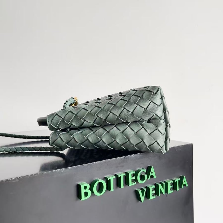 Bottega Veneta Parachute | بوتيغا فينيتا سمول انديامو