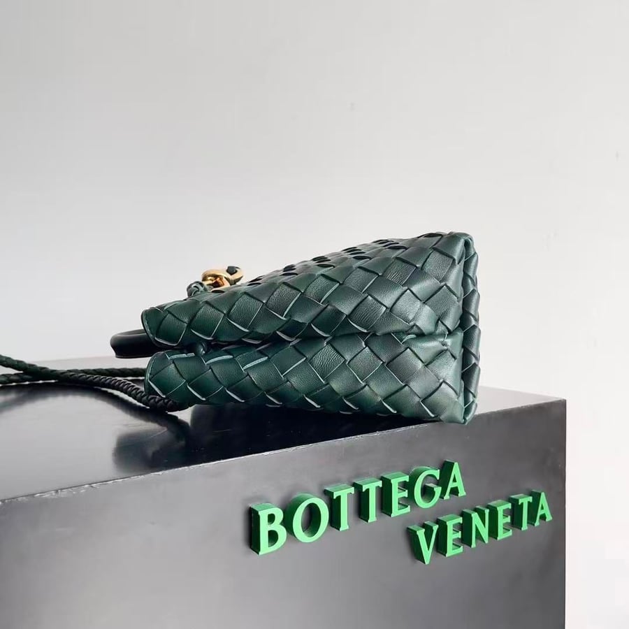 Bottega Veneta Andiamo | بوتيغا فينيتا انديامو