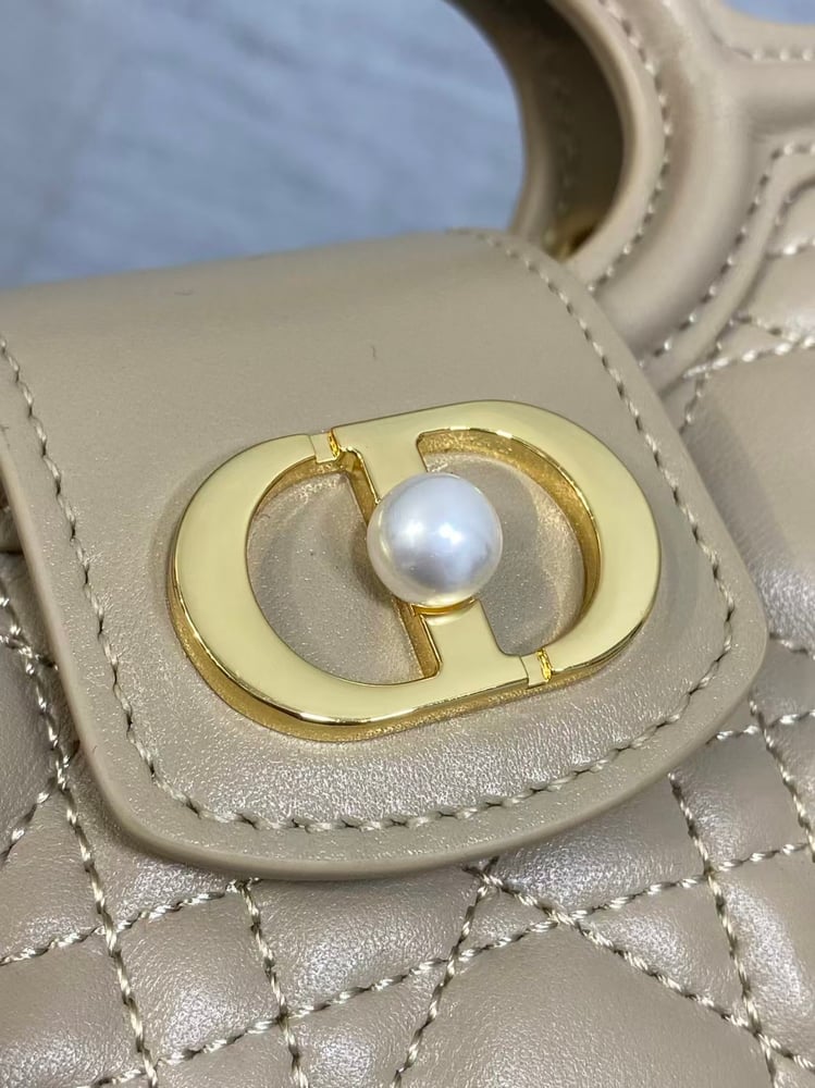 شنطه ديور جولي توب هاندل بيج |  Dior Jolie Top Handle Light Beige