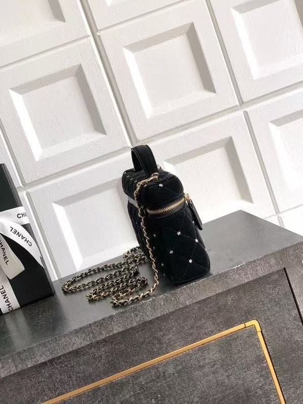 Vanity with chain - Velvet, diamanté | Chanel vanity bag black velvet