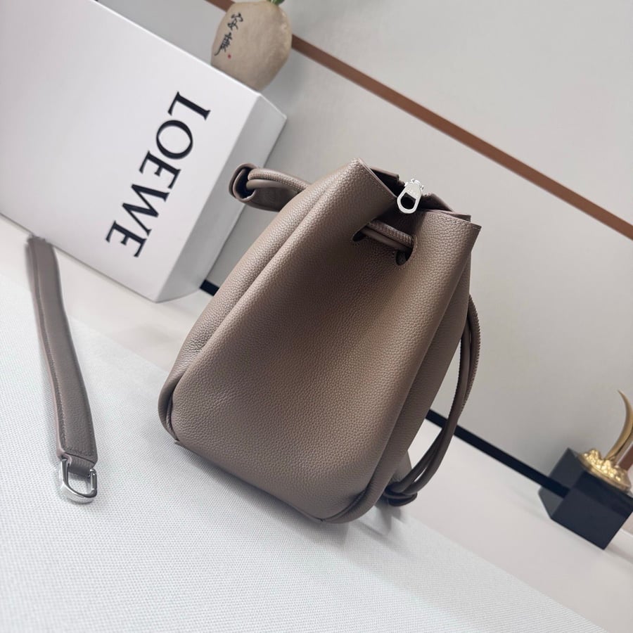 LOEWE Small Grained Leather Madrid | شنطه لويفي مدريد السمول