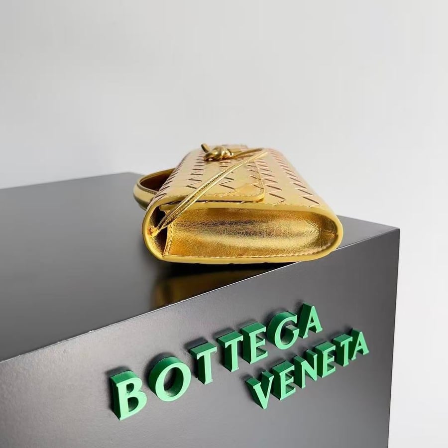 Bottega Veneta Andiamo Clutch Gold