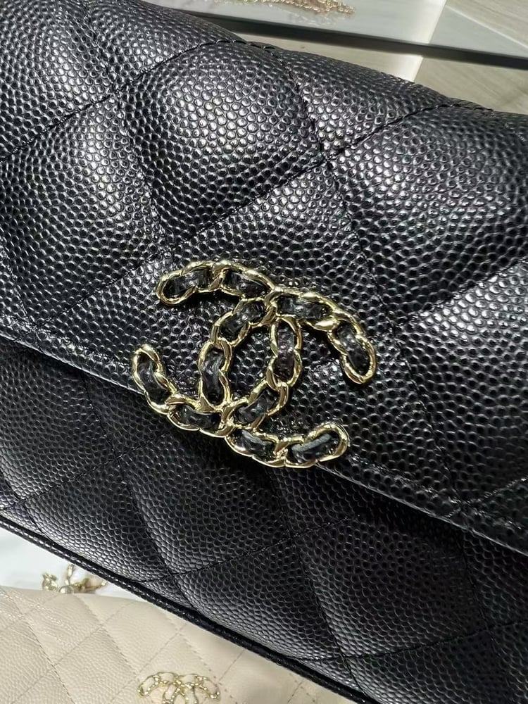 Chanel Top Handle Caviar Iشانيل توب هاندل كافيار منقط