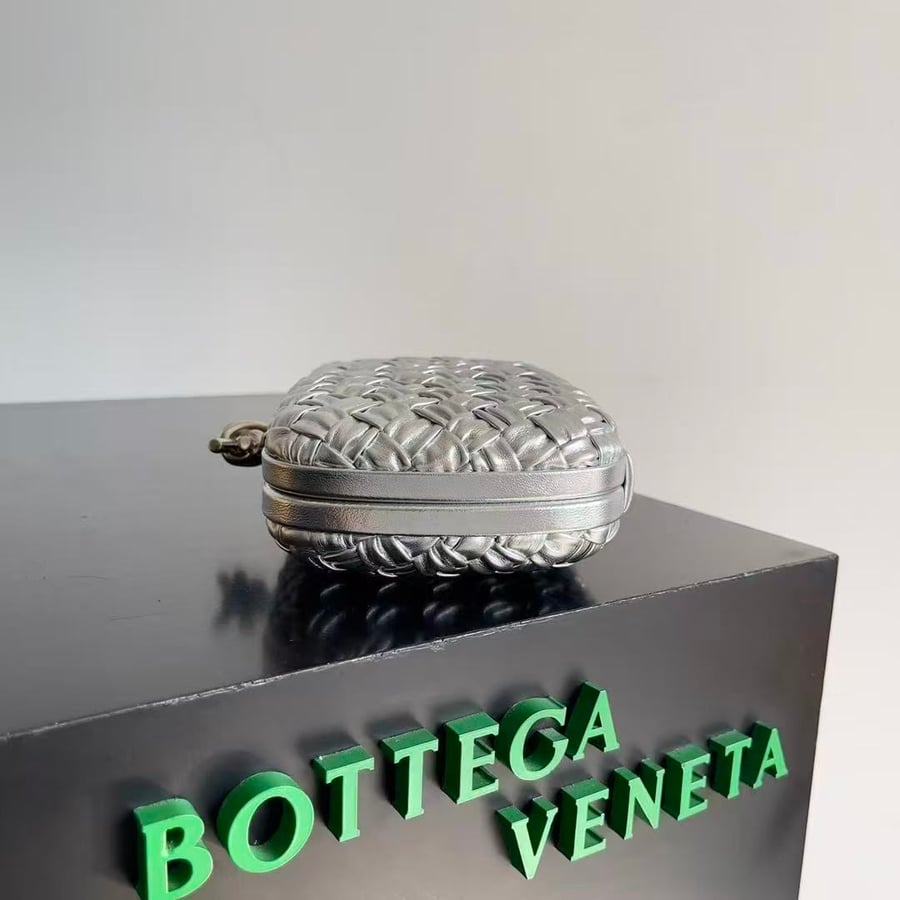 Bottega Veneta Knot Minaudiere Clutch | بوتيغا فينيتا كلاتش نوت