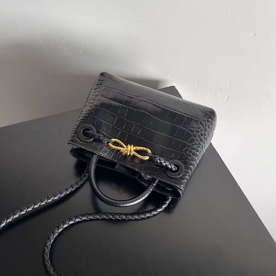 بوتيغا ميني انديامو جلد بقري | Bottega Mini Andiamo