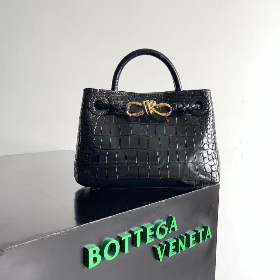 بوتيغا ميني انديامو جلد بقري | Bottega Mini Andiamo