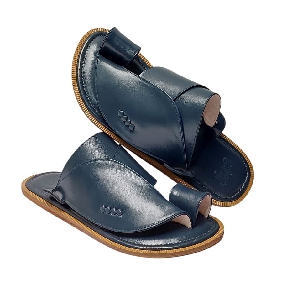 Plain-colored natural leather, brown