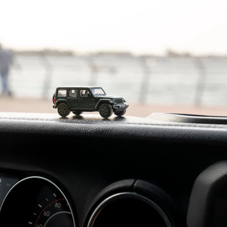Dirty Jeep Wrangler 1/64