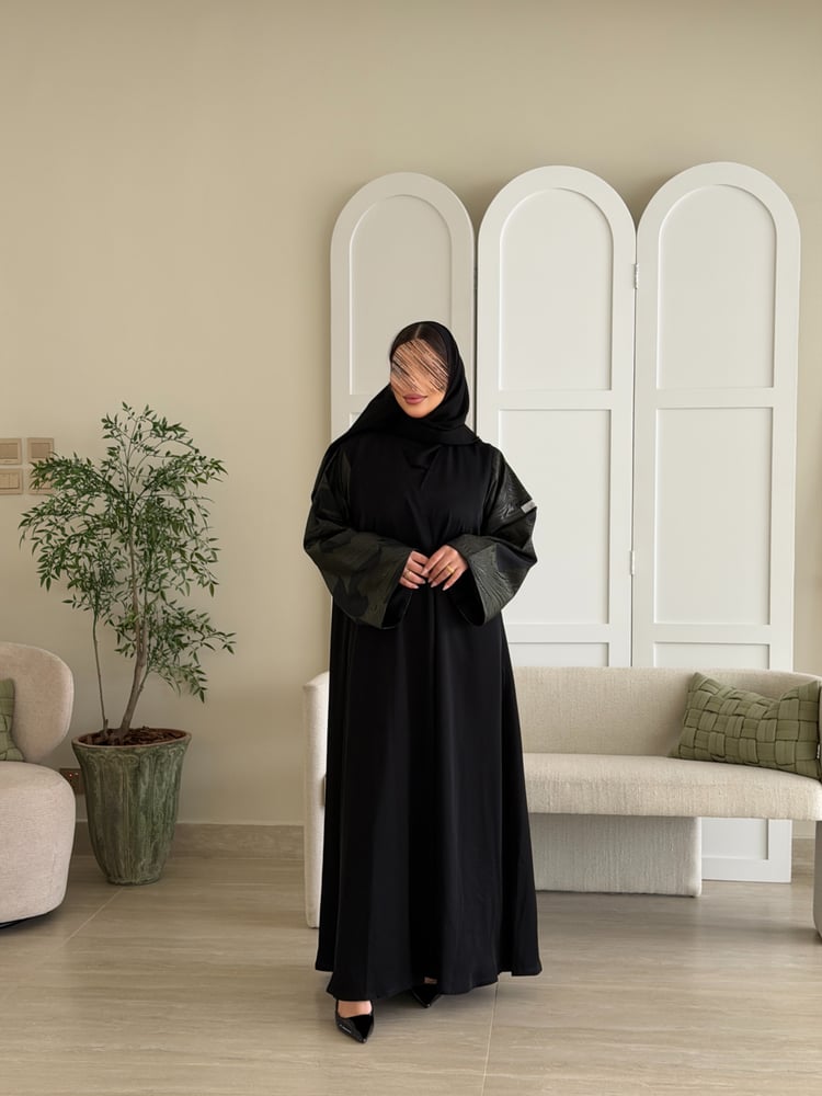 بلاك بيري اسود مع اكمام مشجرة زيتي