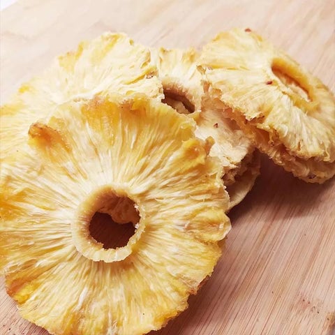 Natural dried pineapple slices