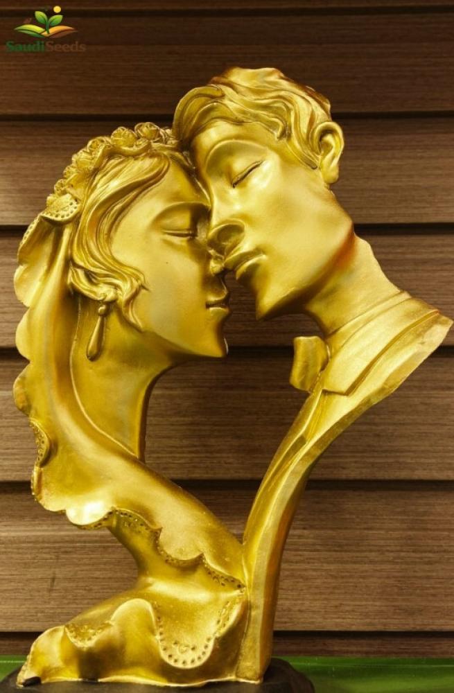 مجسم العاشقين الذهبي Golden Lovers Sculpture