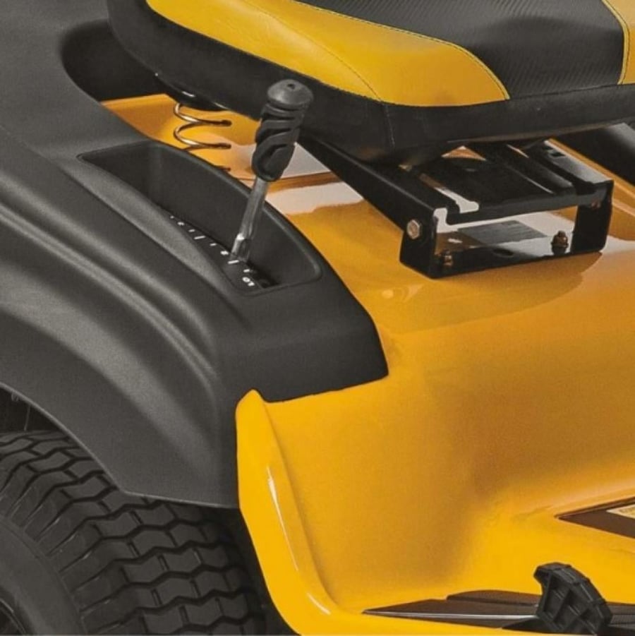 تراكتور قص نجيلة راكب بنزين Cub Cadet ألماني محرك 547 سي سي عرض قص 106